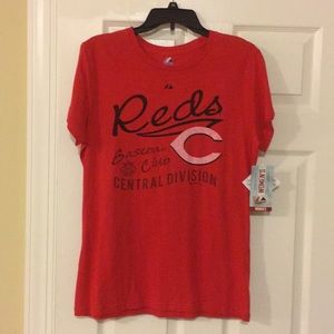Woman’s Cincinnati Reds T shirt. Short sleeve